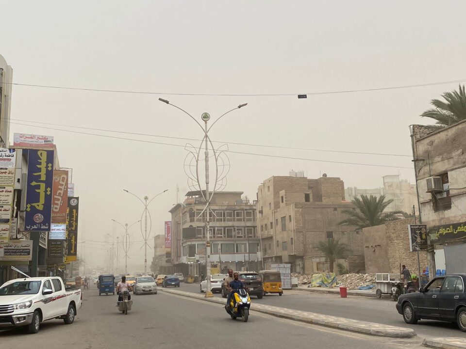 صورة من مقال: منخفض جوي يضرب ذي قار ويُغرقها بموجة غبار كثيفة